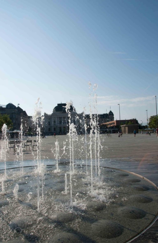 Wasserspiel vor der Oper